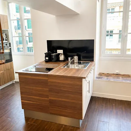 Carre D'or - Centre Apartment *